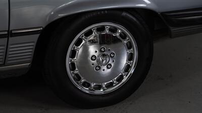 1988 Mercedes-Benz 560 SL   - Photo 29 - Boca Raton, FL 33432