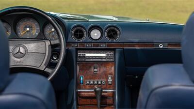1989 Mercedes-Benz 560 SL   - Photo 23 - Boca Raton, FL 33432