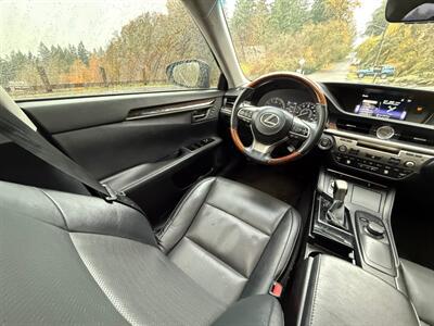 2017 Lexus ES 350 - Photo 17 - Portland, OR 97202