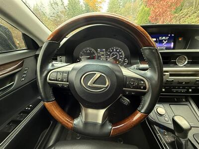 2017 Lexus ES 350 - Photo 18 - Portland, OR 97202
