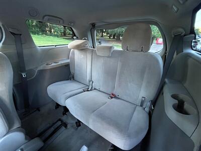 2013 Toyota Sienna LE 7-Passenger Auto Access Seat   - Photo 14 - Portland, OR 97202