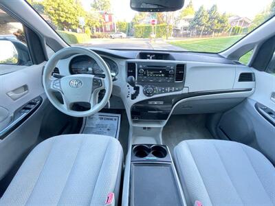 2013 Toyota Sienna LE 7-Passenger Auto Access Seat   - Photo 15 - Portland, OR 97202