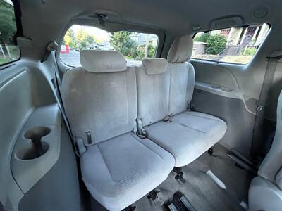 2013 Toyota Sienna LE 7-Passenger Auto Access Seat   - Photo 12 - Portland, OR 97202
