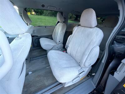 2013 Toyota Sienna LE 7-Passenger Auto Access Seat   - Photo 13 - Portland, OR 97202
