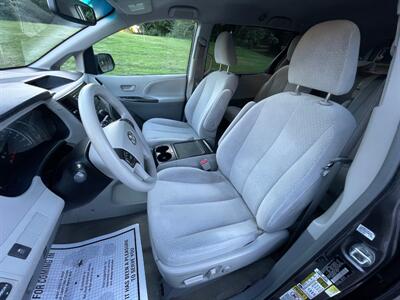 2013 Toyota Sienna LE 7-Passenger Auto Access Seat   - Photo 8 - Portland, OR 97202