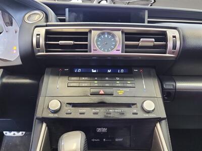 2016 Lexus IS   - Photo 14 - Lennox, CA 90304