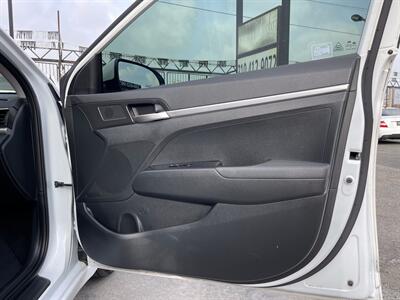 2019 Hyundai ELANTRA SE   - Photo 8 - Lennox, CA 90304