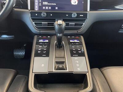 2022 Porsche Macan   - Photo 18 - Lennox, CA 90304