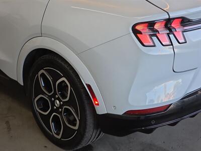 2021 Ford Mustang Mach-E GT - Photo 20 - Lennox, CA 90304
