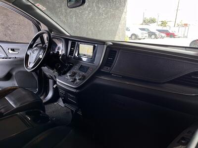 2015 Toyota Sienna SE 8-Passenger   - Photo 21 - Lennox, CA 90304