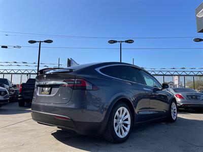 2018 Tesla Model X 75D   - Photo 6 - Lennox, CA 90304