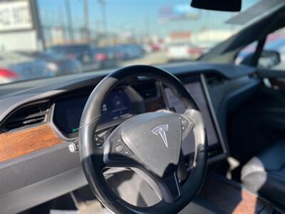 2018 Tesla Model X 75D   - Photo 8 - Lennox, CA 90304