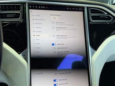 2017 Tesla Model X 75D - Photo 26 - Lennox, CA 90304