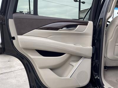 2017 Cadillac Escalade Luxury   - Photo 10 - Lennox, CA 90304