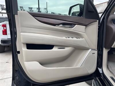 2017 Cadillac Escalade Luxury   - Photo 8 - Lennox, CA 90304