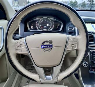 2016 Volvo XC60 T6 Platinum   - Photo 12 - Portland, OR 97218