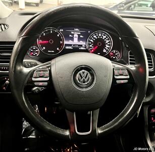 2012 Volkswagen Touareg TDI Sport   - Photo 12 - Portland, OR 97218