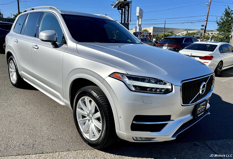 2016 Volvo XC90 T6 Momentum  
