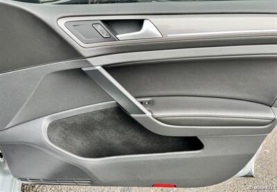 2017 Volkswagen Golf Alltrack TSI S 4Motion   - Photo 15 - Portland, OR 97218