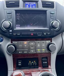 2012 Toyota Highlander Hybrid Limited - Photo 16 - Portland, OR 97218