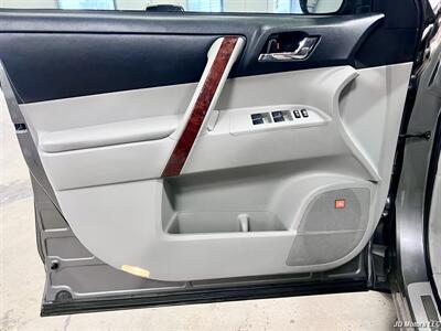 2012 Toyota Highlander Hybrid Limited - Photo 10 - Portland, OR 97218