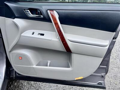 2012 Toyota Highlander Hybrid Limited - Photo 20 - Portland, OR 97218