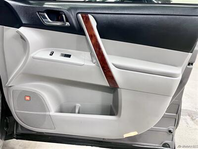 2012 Toyota Highlander Hybrid Limited - Photo 24 - Portland, OR 97218