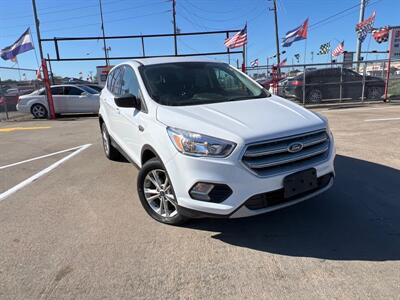 2019 Ford Escape SE   - Photo 1 - Houston, TX 77083
