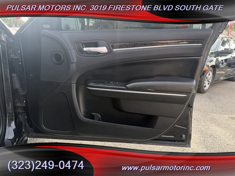 2018 Chrysler 300 Series Limited - Photo 11 - South Gate, CA 90280