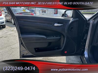 2014 Chrysler 300 Series S   - Photo 4 - South Gate, CA 90280
