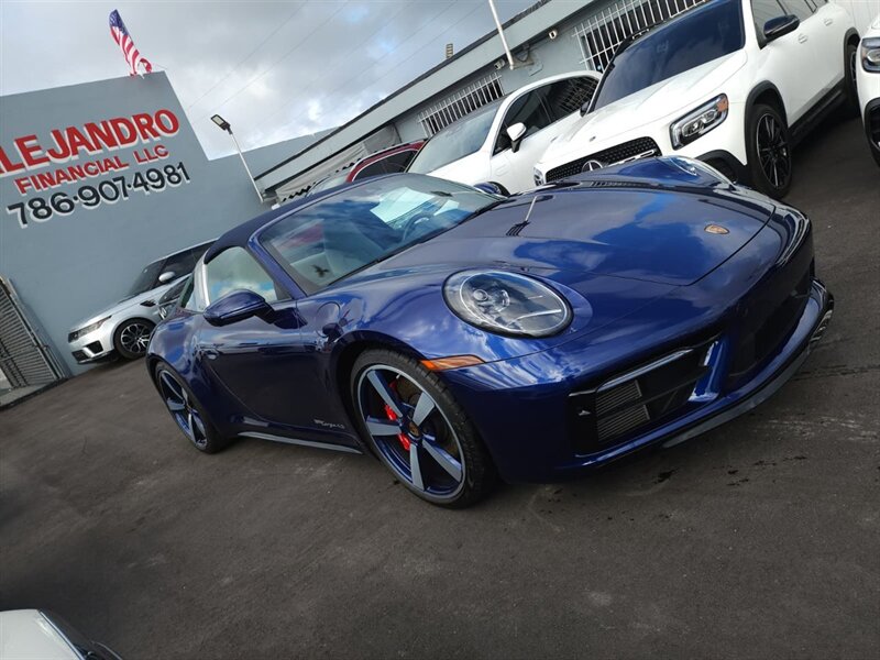 2022 Porsche 911 Targa 4S   - Photo 1 - Miami, FL 33147