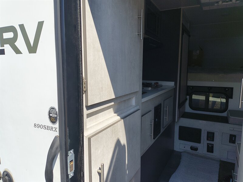 2022 TRAVEL LITE 890 SRBX - Photo 22 - Reno, NV 89511