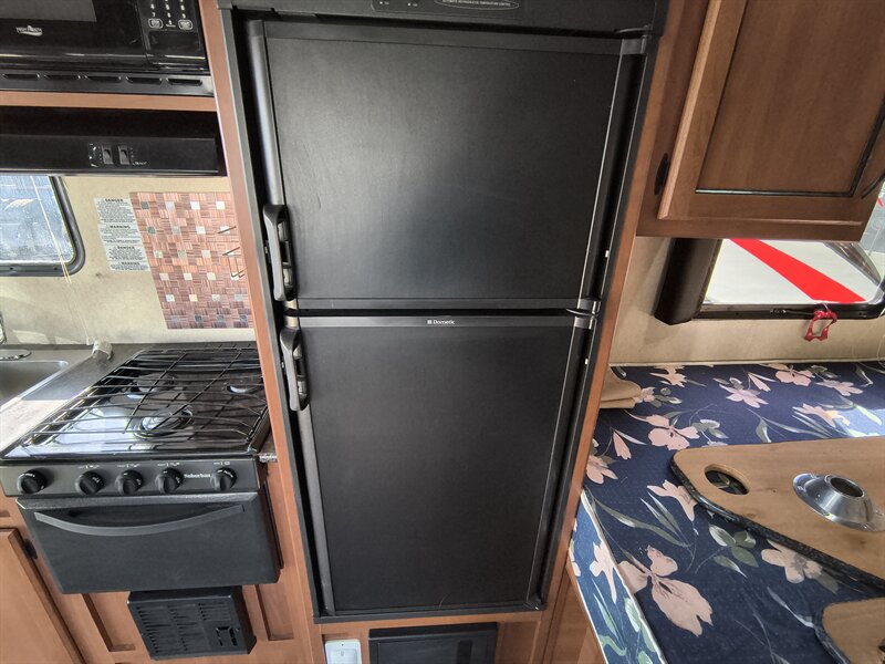 2015 Pacific Coachworks POWERLITE 19EX - Photo 13 - Reno, NV 89511