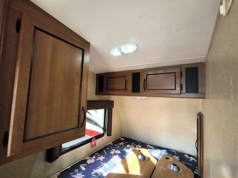 2015 Pacific Coachworks POWERLITE 19EX - Photo 18 - Reno, NV 89511