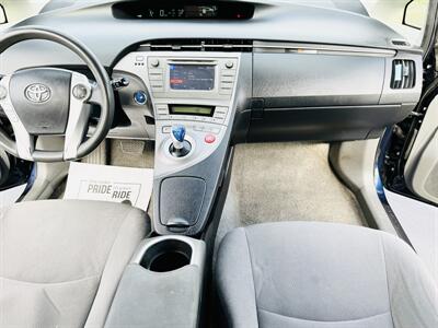 2015 Toyota Prius Two Hybrid 1 Owner   - Photo 13 - Kent, WA 98032
