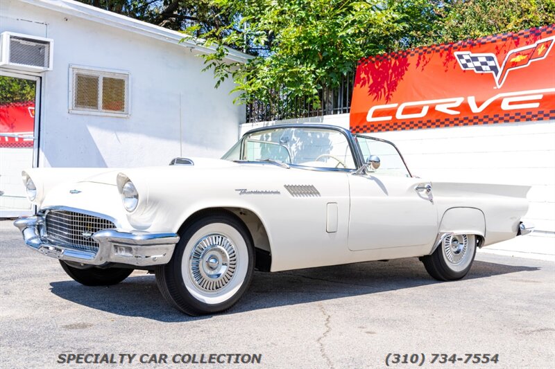1957 Ford Thunderbird   - Photo 17 - West Hollywood, CA 90069