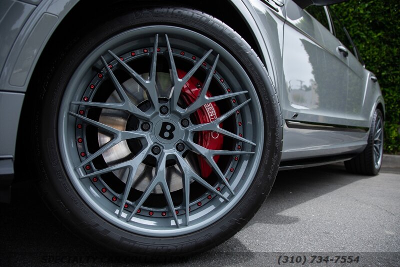 2022 Bentley Bentayga V8 photo