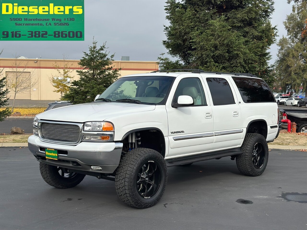 2002 GMC Yukon XL 2500 SLT 8.1L Vortec LIFTED LOW MILES   - Photo 1 - Sacramento, CA 95826