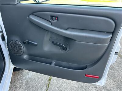2004 Chevrolet Silverado 2500 HD V8 6.0L UTILITY BODY 2WD Regular Cab   - Photo 22 - Sacramento, CA 95826