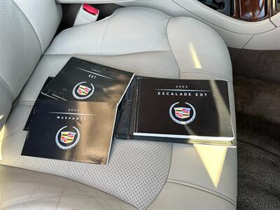 2002 Cadillac Escalade EXT V8 6.0L Vortec AWD Low Miles ONE OWNER - Photo 46 - Sacramento, CA 95826