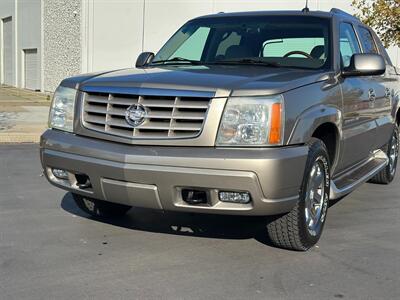 2002 Cadillac Escalade EXT V8 6.0L Vortec AWD Low Miles ONE OWNER - Photo 7 - Sacramento, CA 95826