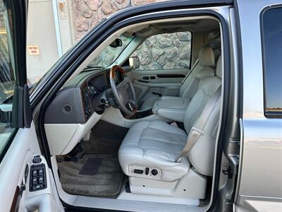 2002 Cadillac Escalade EXT V8 6.0L Vortec AWD Low Miles ONE OWNER - Photo 20 - Sacramento, CA 95826