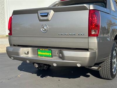 2002 Cadillac Escalade EXT V8 6.0L Vortec AWD Low Miles ONE OWNER - Photo 16 - Sacramento, CA 95826