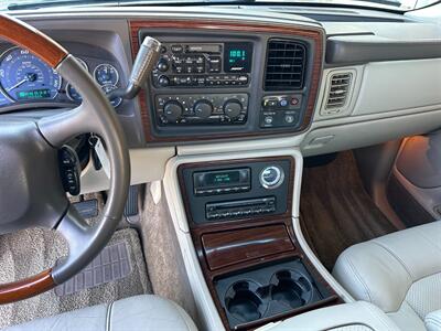 2002 Cadillac Escalade EXT V8 6.0L Vortec AWD Low Miles ONE OWNER - Photo 27 - Sacramento, CA 95826