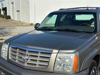 2002 Cadillac Escalade EXT V8 6.0L Vortec AWD Low Miles ONE OWNER - Photo 8 - Sacramento, CA 95826