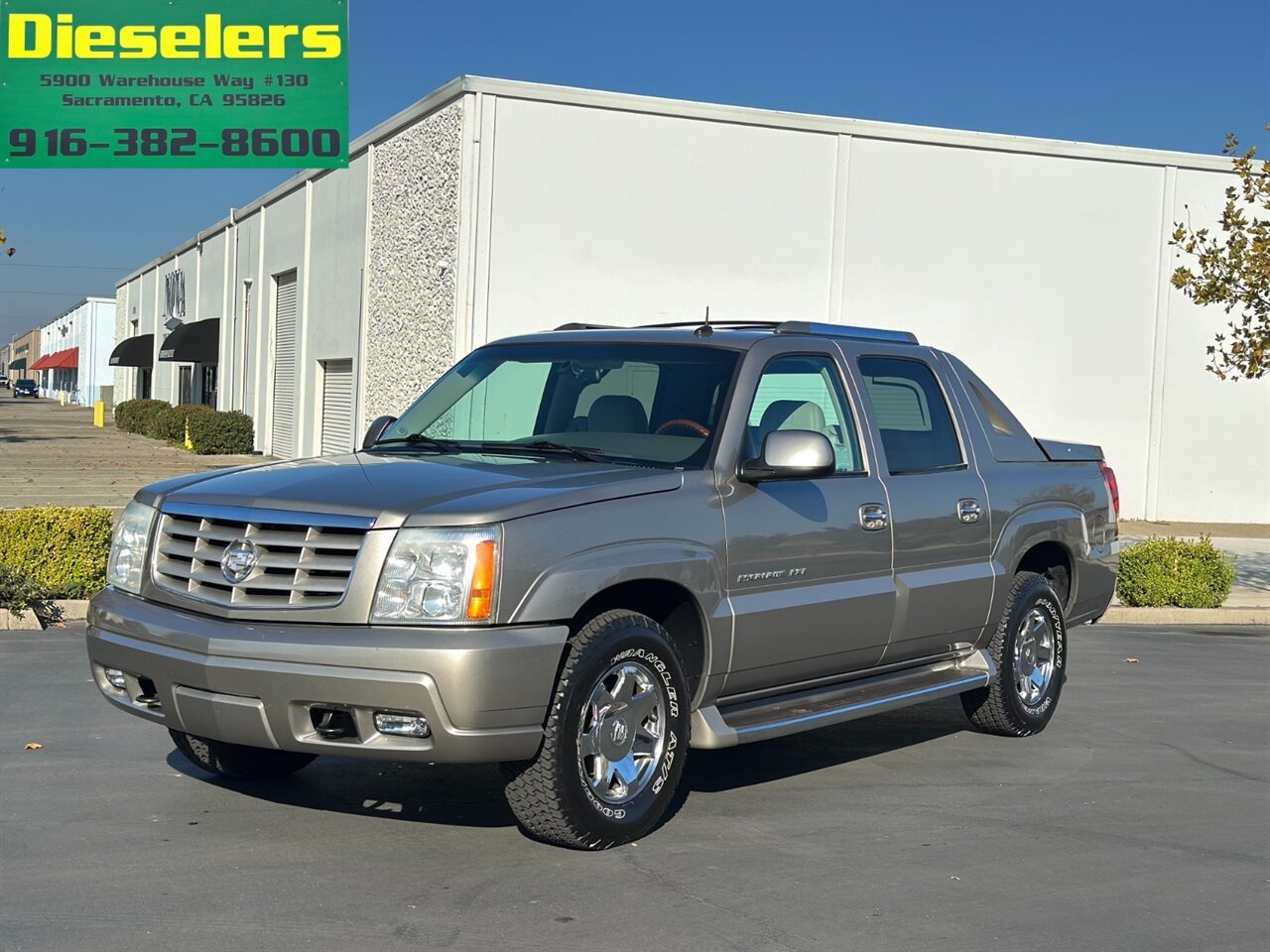 2002 Cadillac Escalade EXT V8 6.0L Vortec AWD Low Miles ONE OWNER   - Photo 1 - Sacramento, CA 95826