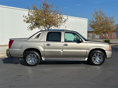 2002 Cadillac Escalade EXT V8 6.0L Vortec AWD Low Miles ONE OWNER - Photo 5 - Sacramento, CA 95826