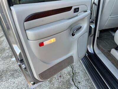 2002 Cadillac Escalade EXT V8 6.0L Vortec AWD Low Miles ONE OWNER - Photo 33 - Sacramento, CA 95826