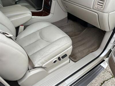 2005 Cadillac Escalade AWD 6.0L LOW MILES - Photo 40 - Sacramento, CA 95826