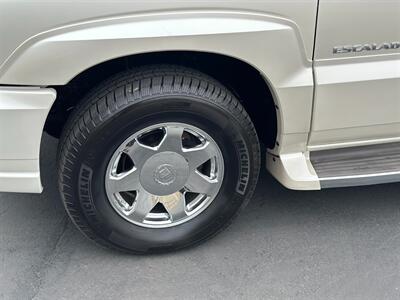 2005 Cadillac Escalade AWD 6.0L LOW MILES - Photo 61 - Sacramento, CA 95826